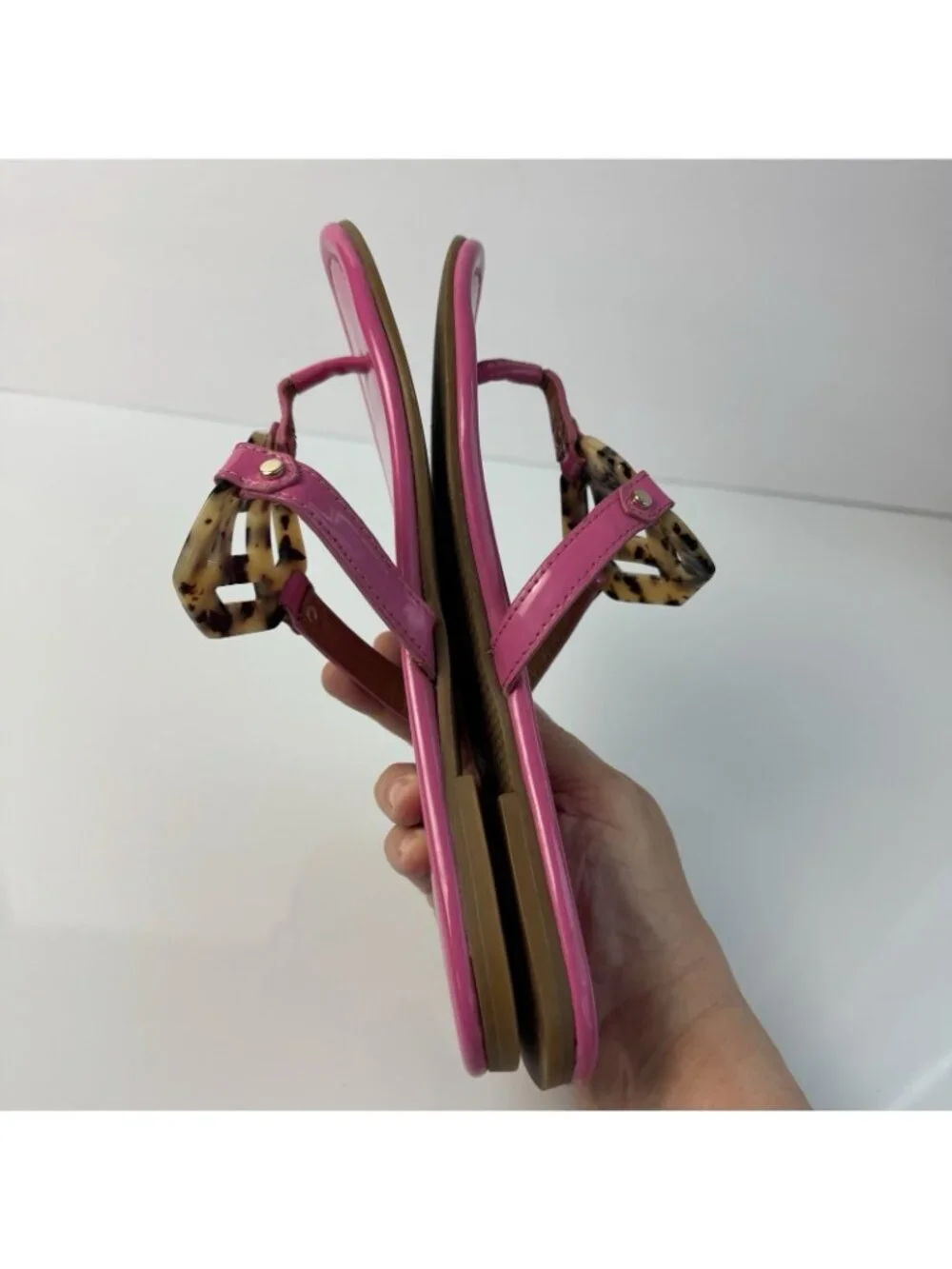 J. McLaughlin Lucy Pink Patent Leather Tortoise Medallion Thong Sandals Size 8.5
